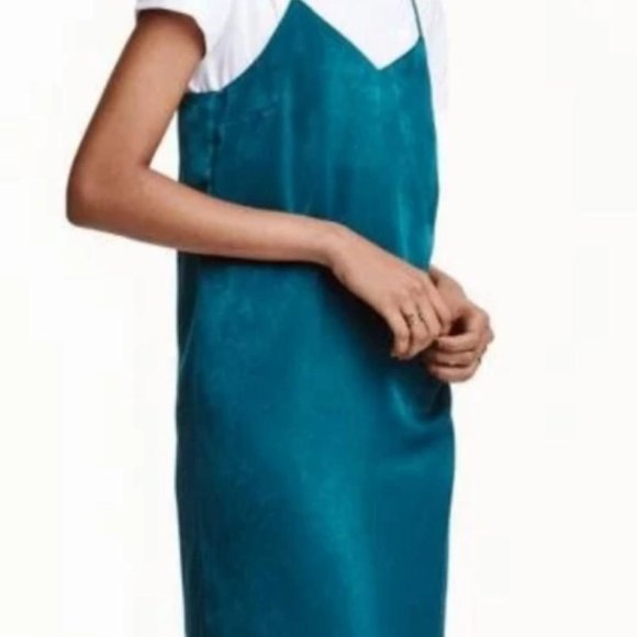 Dresses & Skirts - H&M Teal mini dress